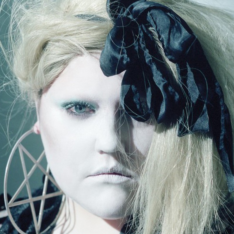 BETH DITTO – B.L.T. Icon