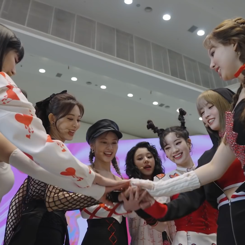 A Behind the Scenes Look at TWICE’s “SCIENTIST” Performance